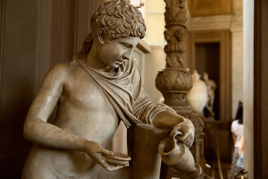 Rome: Vatican & Sistine Chapel Tour + Optional Colosseum - Why the guide matters in such a crowded museum