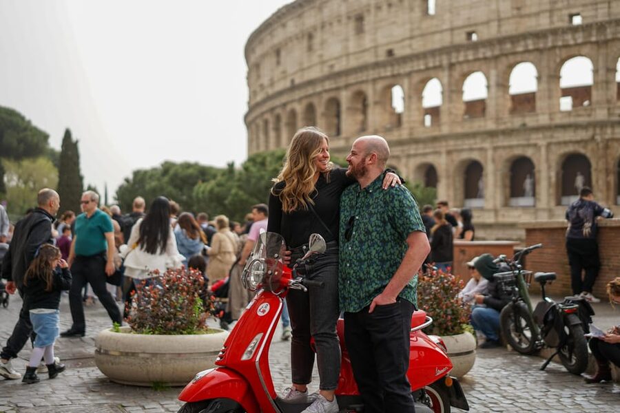Rome Vespa Tour with Professional Photoshoot - Passing Circus Maximus and Piazza Venezia