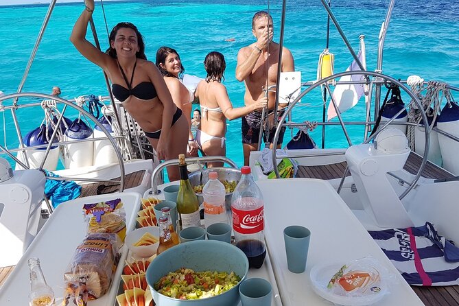 Sailing boat from Santa Teresa di Gallura to the Maddalena Archipelago - Cala Santa Maria and natural pools