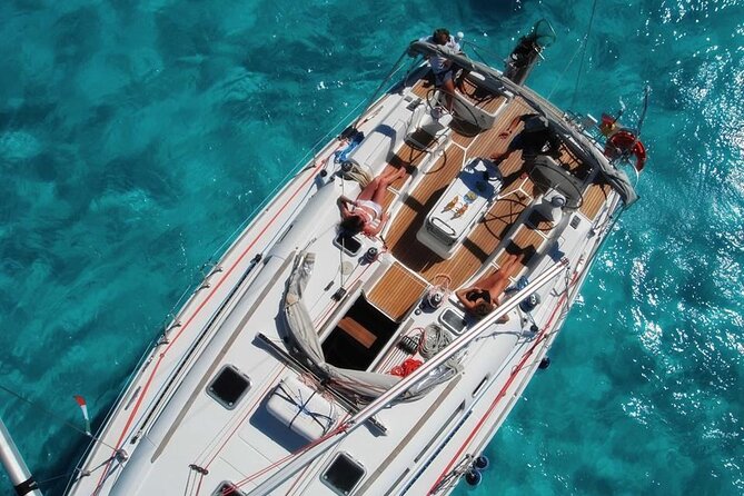 Sailing boat from Santa Teresa di Gallura to the Maddalena Archipelago - Seasickness, wind, and the real sailing trade-off