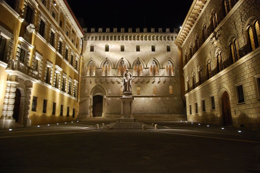 Siena: Walking Tour and Skip-the-Line Duomo Tickets - Meeting under the tree at Piazza San Domenico