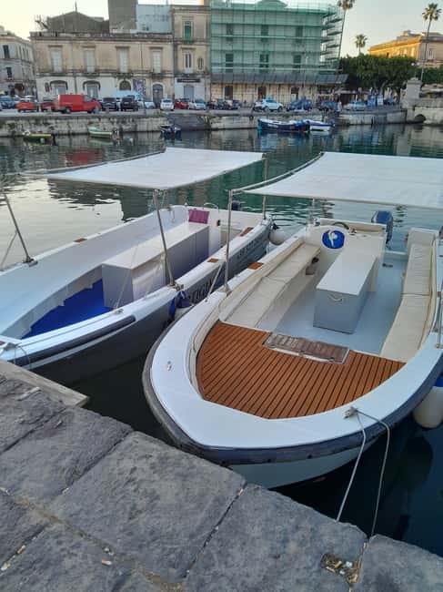 Siracusa: Ortigia Boat Tour with Marine Grotto - From Foro Italico to the Arethusa Spring