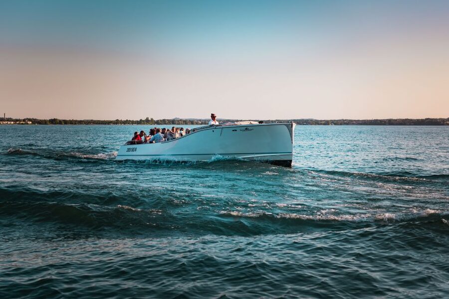 Sirmione: 25 Minute Boat Cruise around the Peninsula - Maria Callas Villa and Aquaria