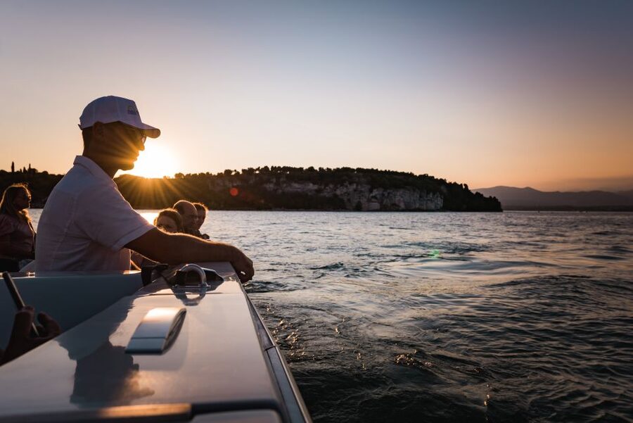Sirmione: Sunset Boat Cruise with Local Wine - Group cruise or private boat?