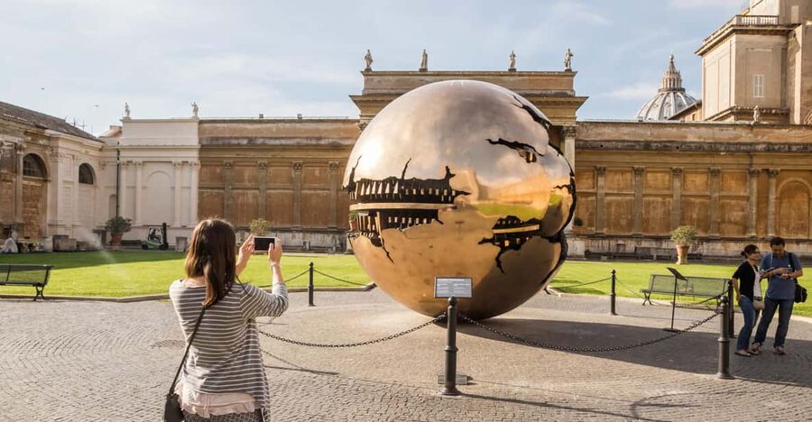 Skip-The-Ticket-Line Vatican Museums & Sistine Chapel Entry - Finding the host in Piazza del Risorgimento