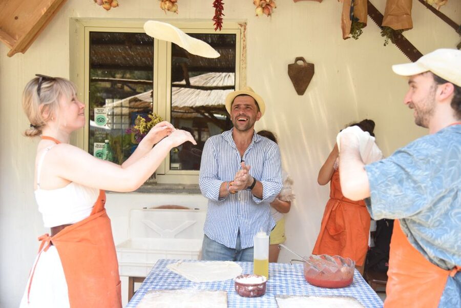 Sorrento: Pizza Lesson, Wine, and Limoncello at a Local Farm - The pizza lesson with Anna and the family