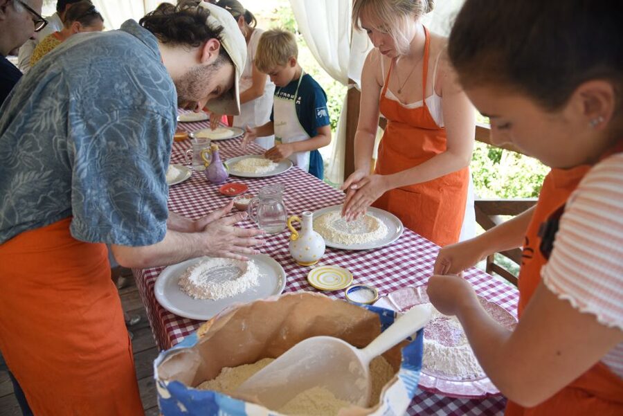 Sorrento: Pizza Lesson, Wine, and Limoncello at a Local Farm - What reaches the table after the pizza