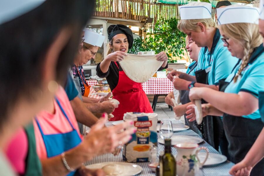 Sorrento: Pizza Making Class - A hillside setting instead of a city-center classroom