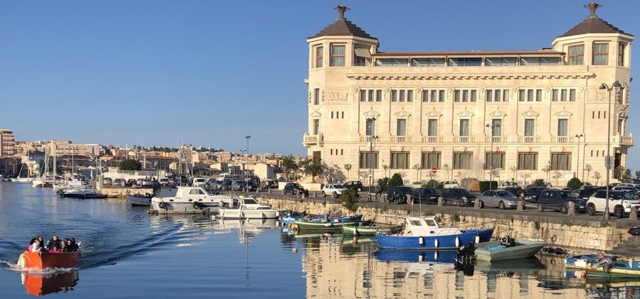 Syracuse: Boat Trip of Ortigia Island and Sea Caves - Starting near Pizzeria K7 and the Umberto I Bridge