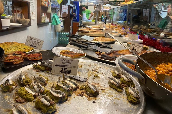 Taste Genoa: A Full Meal Walking Food Tour by Do Eat Better - Stop three: Genoa’s everyday focaccia in Piazza delle Erbe
