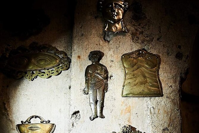 The Skull with the Ears: the Cult of the Dead in the Church of S. Luciella - The underground cemetery and its skulls