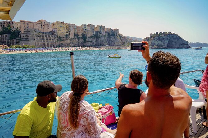 Tour of the Costa degli Dei by boat, 3 hours with aperitif included - Why seeing Tropea from the sea matters