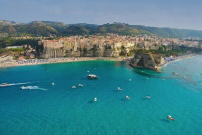 Tour of the Costa degli Dei by boat, 3 hours with aperitif included