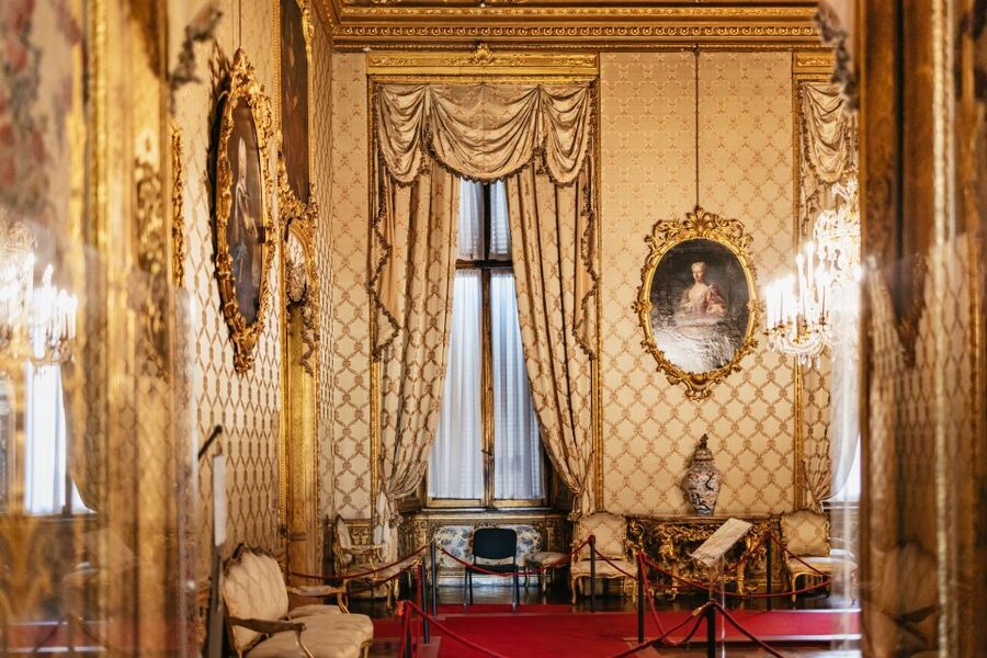Turin: Royal Palace Entry Ticket and Guided Tour - The Mirror Room and Ballroom