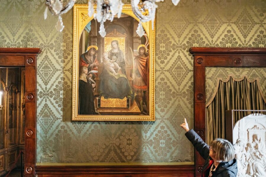 Turin: Royal Palace Entry Ticket and Guided Tour - What the guide adds to the admission ticket