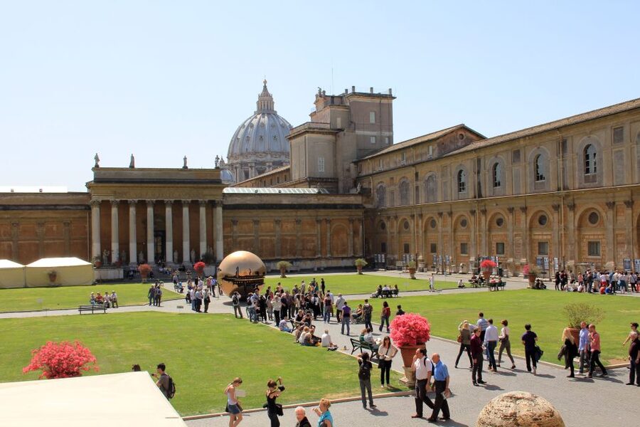 Vatican Museums & Sistine Chapel Skip-the-Line Entry Ticket - What happens at the Via Sebastiano Veniero meeting point
