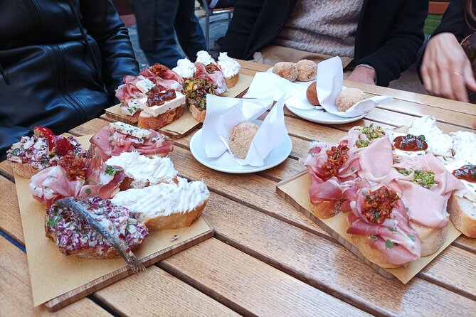 Venice Bacaro Food Tour: Eat and Drink like a Venetian - Salizada San Giovanni Grisostomo and the sweet finish