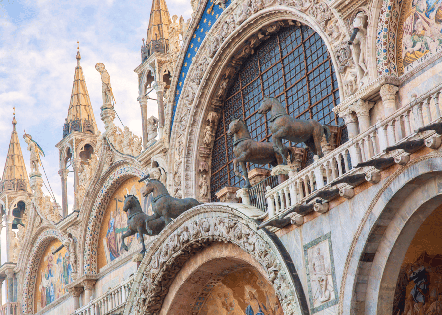 Venice: Basilica and Doge's Palace Priority Ticket and Tour - Doge’s Palace, the prisons, and the Bridge of Sighs