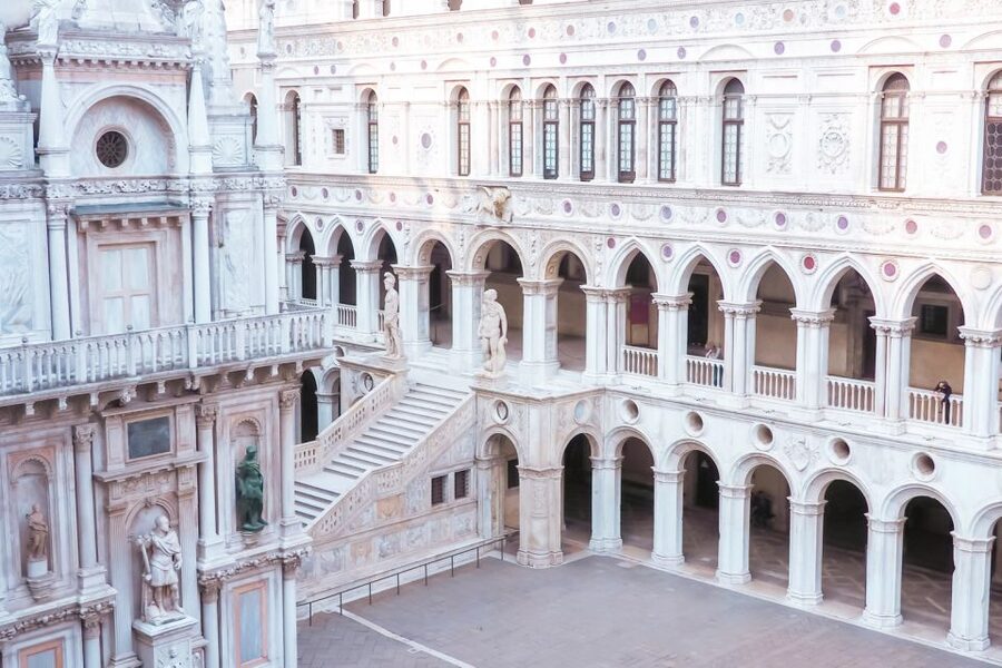Venice: Doge's Palace and St. Mark's Basilica Tour - Crossing the Bridge of Sighs