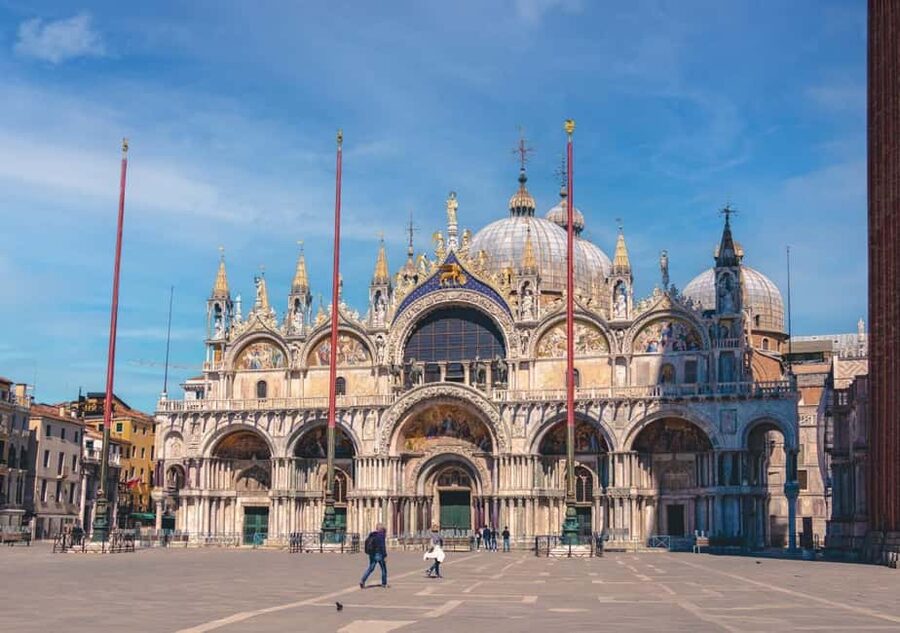 Venice: Doge's Palace and St Mark's Tour with Gondola Ride - A 30-minute shared gondola through quieter canals