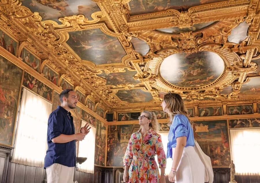 Venice: Doge's Palace and St Mark's Tour with Gondola Ride - The optional Murano and Burano full-day upgrade