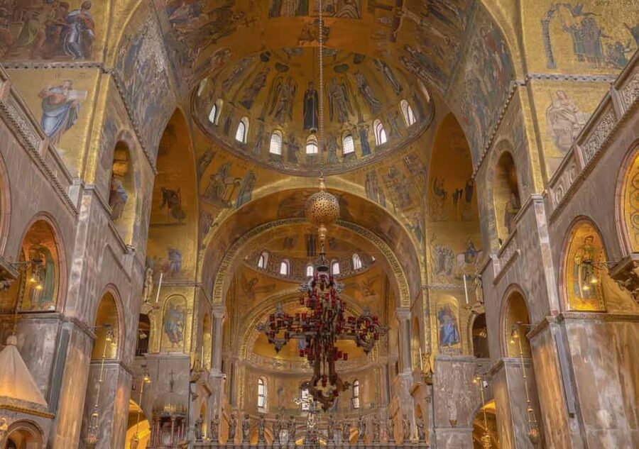 Venice: Doge's Palace and St Mark's Tour with Gondola Ride - St Mark’s Basilica and its glittering interior