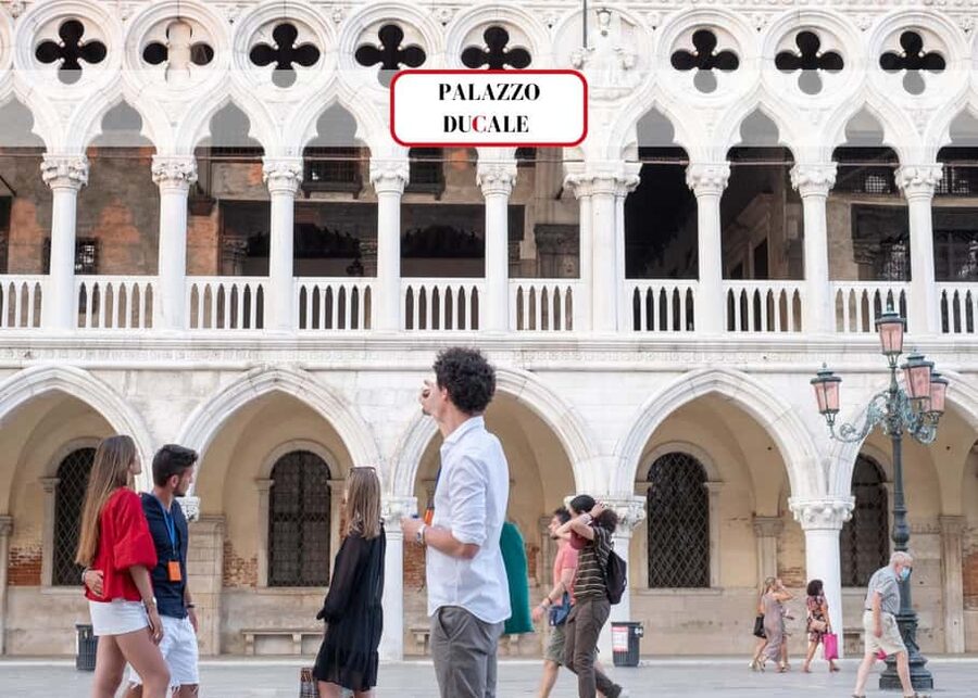 Venice: Doge's Palace, Bridge of Sighs & Prisons Guided Tour - The Bridge of Sighs from the inside