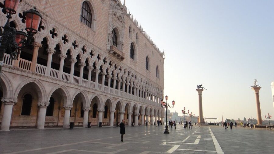 Venice: Doge's Palace, Bridge of Sighs & Prisons Guided Tour - St. Mark’s Square and the former royal rooms