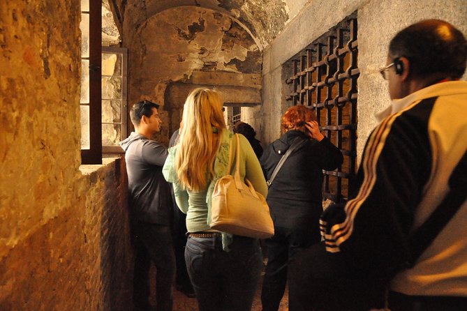 Venice Doge's Palace & Prisons Tour - Crossing the Bridge of Sighs