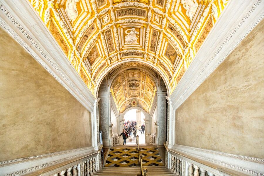Venice: Doge's Palace Skip-the-Line Tour with Prisons - Gold staircases and masterpieces overhead