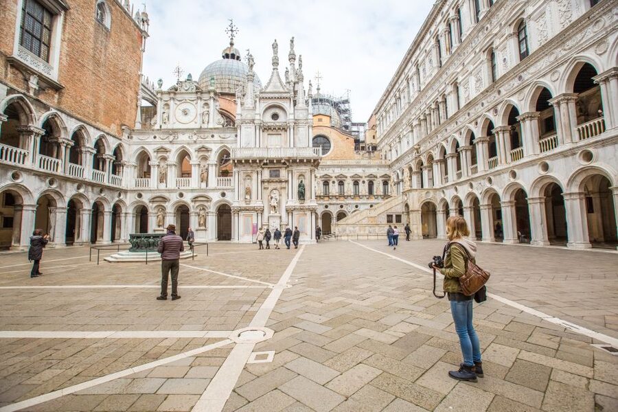 Venice: Doge's Palace Skip-the-Line Tour with Prisons - Inside the prisons and Casanova’s escape