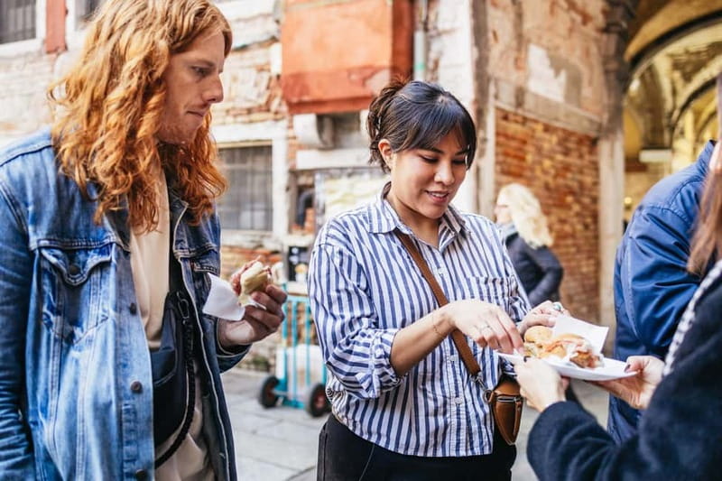 Venice: Food Tasting Tour with Cicchetti Dishes and Wine - How the guides shape the experience