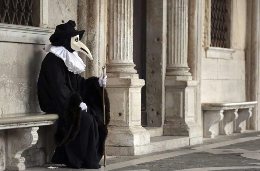 Venice: Ghost Tour to Rialto and San Marco Square - Walking through quiet Venice at night