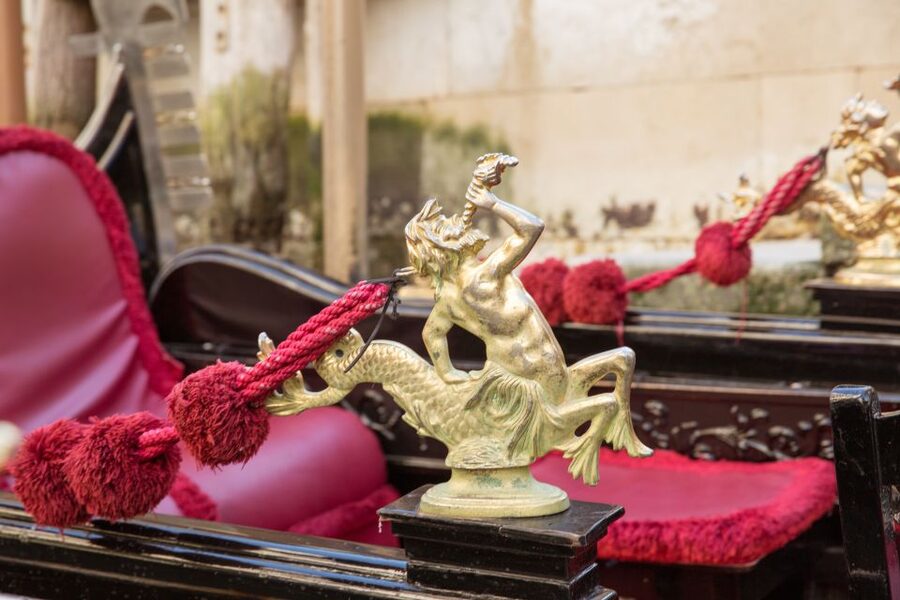 Venice: Grand Canal by Gondola with Live Commentary - Should you book the Venice gondola and gallery tour?