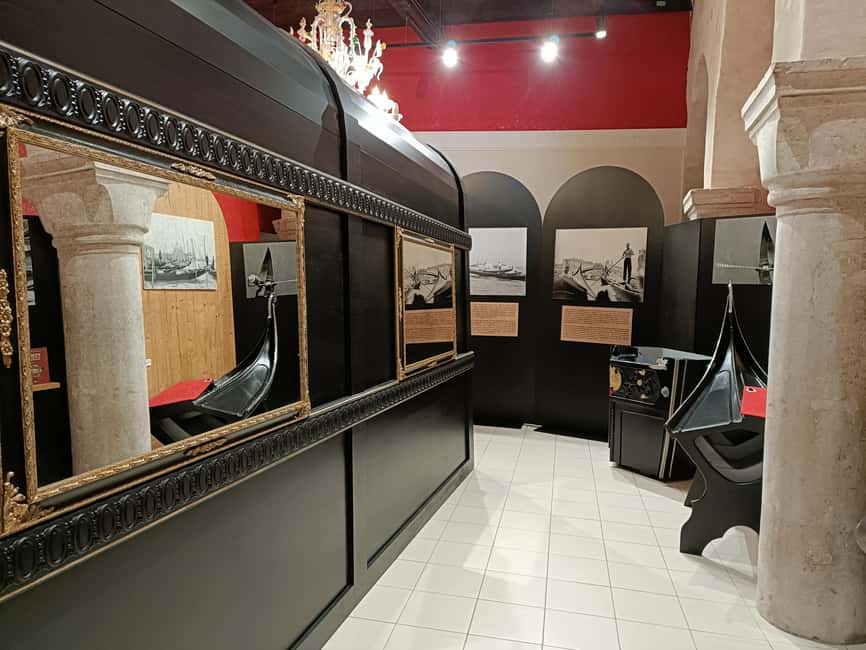 Venice: Grand Canal by Gondola with Live Commentary - The Gondola Gallery and 3D Venice