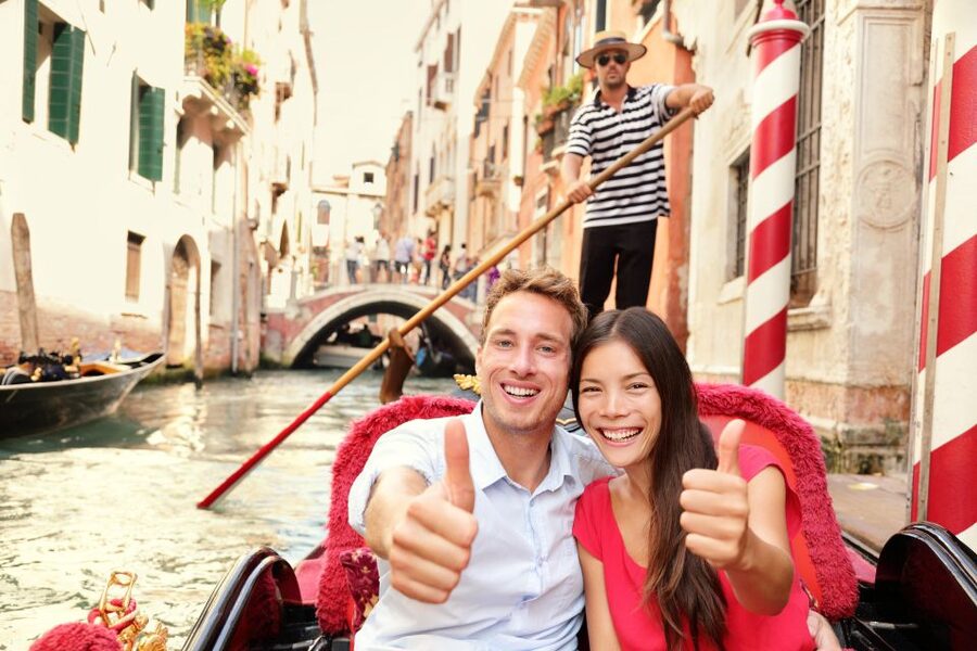 Venice: Grand Canal by Gondola with Live Commentary - Who should book this experience?