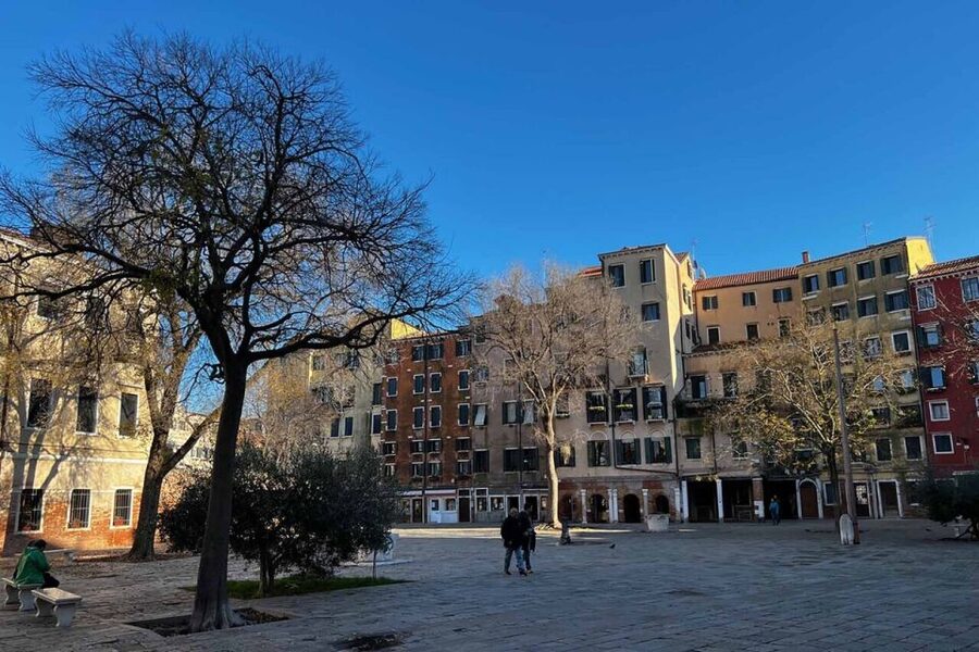 Venice: Guided Tour of the Jewish Ghetto and Synagogue Visit - Five synagogues, two interior visits