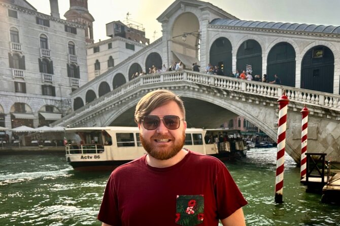 Venice in A Day: St Mark's Basilica, Doge's Palace & Gondola Ride - The 30-minute gondola ride