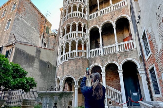 Venice in A Day: St Mark's Basilica, Doge's Palace & Gondola Ride - Guide quality matters more than usual