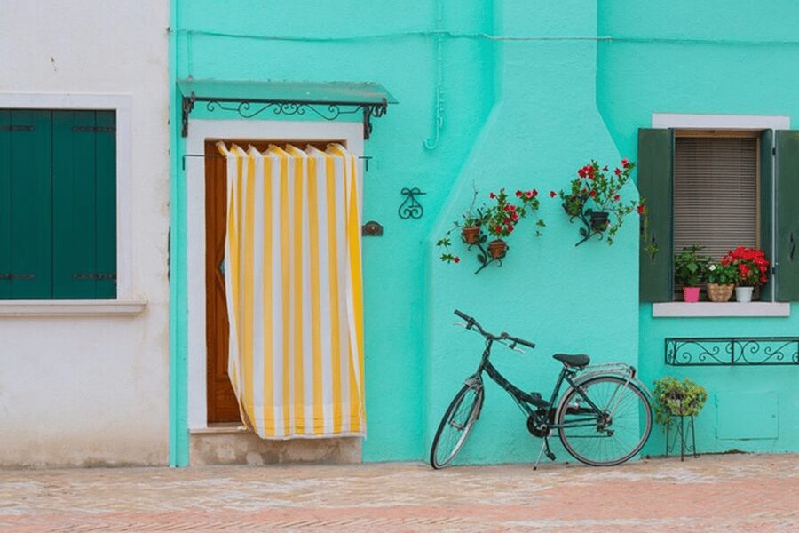 Venice Islands: Murano Glass & Burano Colors Guided Visit - Who should book this outing?