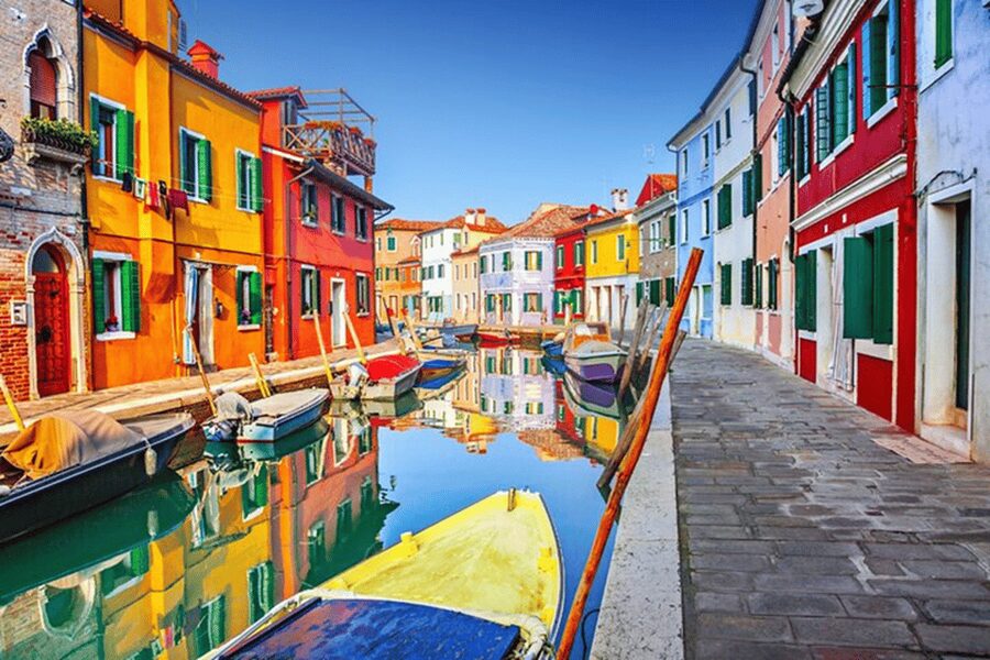 Venice Islands: Murano Glass & Burano Colors Guided Visit - Who should book this island visit?