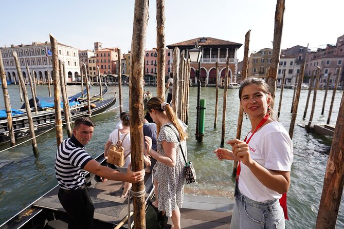 Venice Like a Local: Food, Wine & Spritz Tour with Traghetto Ride - Rialto Market and the art of cicchetti