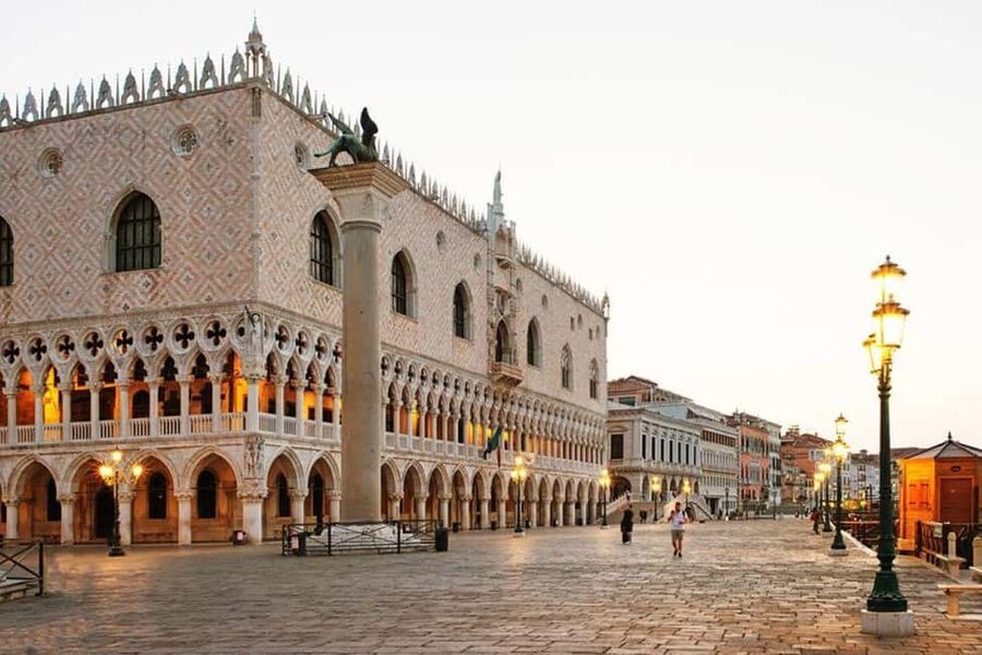Venice: Murano and Burano Half-Day Lagoon Trip - How much can you really do in one hour?