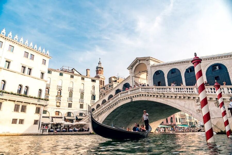Venice: Off the Beaten Path Private Gondola Ride - Private does not mean unlimited space