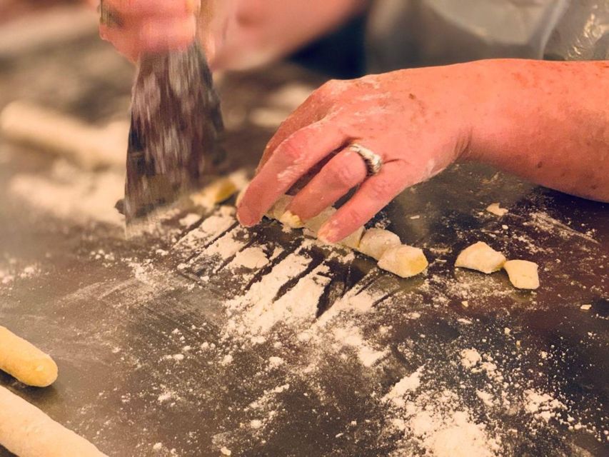 Venice: Pasta and Tiramisu Cooking Class with Wine - Rolling pasta in central Venice