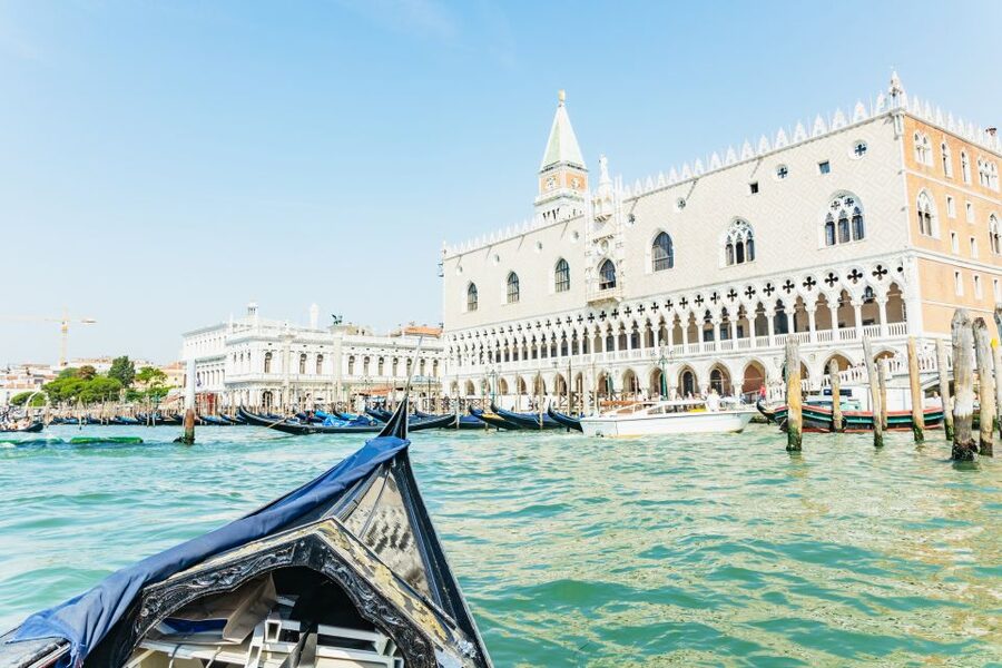Venice: Private Gondola Ride along Grand Canal - Commentary, audio, and the gondolier’s role