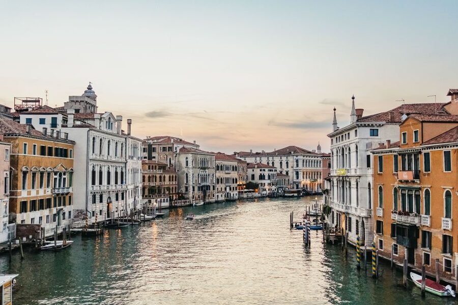 Venice: Private Tour with a Local Guide - What happens when you meet your guide