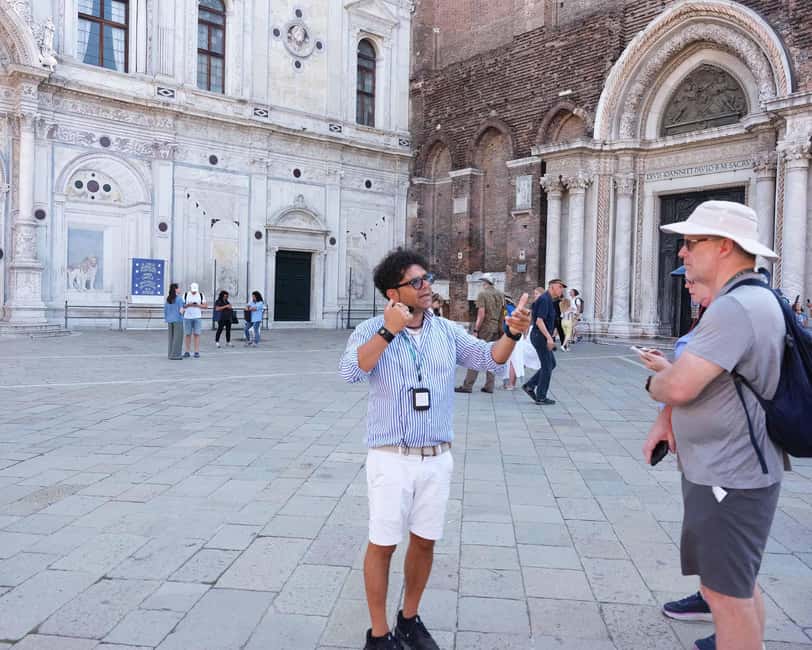 Venice: Rialto Bridge & Offbeat Unusual Venice Walking Tour - Casanova’s house and the stories behind the stones