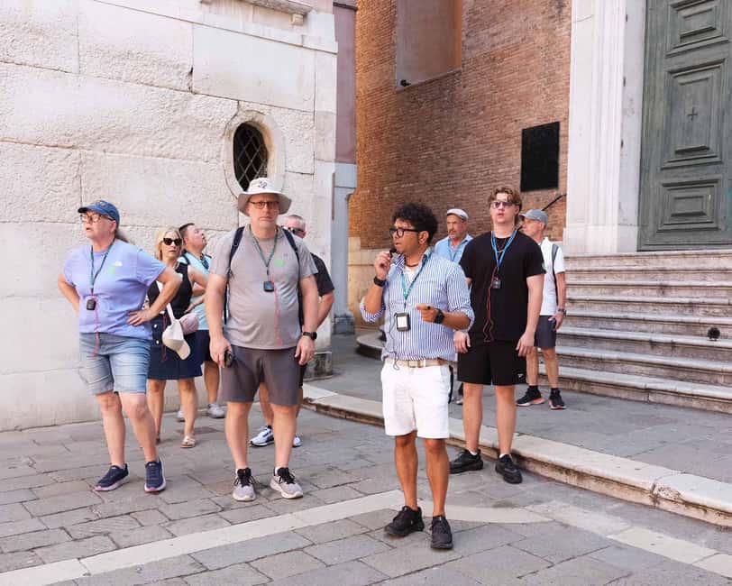 Venice: Rialto Bridge & Offbeat Unusual Venice Walking Tour - Rialto Bridge and the best places for photographs