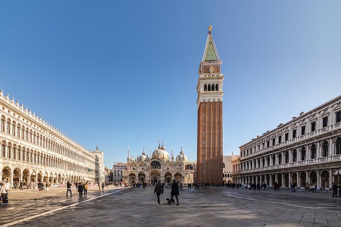 Venice: San Marco to Rialto Walking Tour & Spritz Like a Local - Reaching the Rialto Bridge